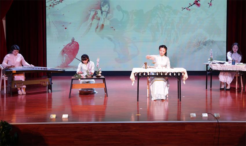 冠亚在线手机版（大中国区）2019年度工作动员大会---传统文化展示《茶花墨韵》