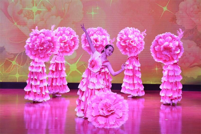 冠亚在线手机版（大中国区）2019年度工作动员大会---舞蹈《花开树恩》